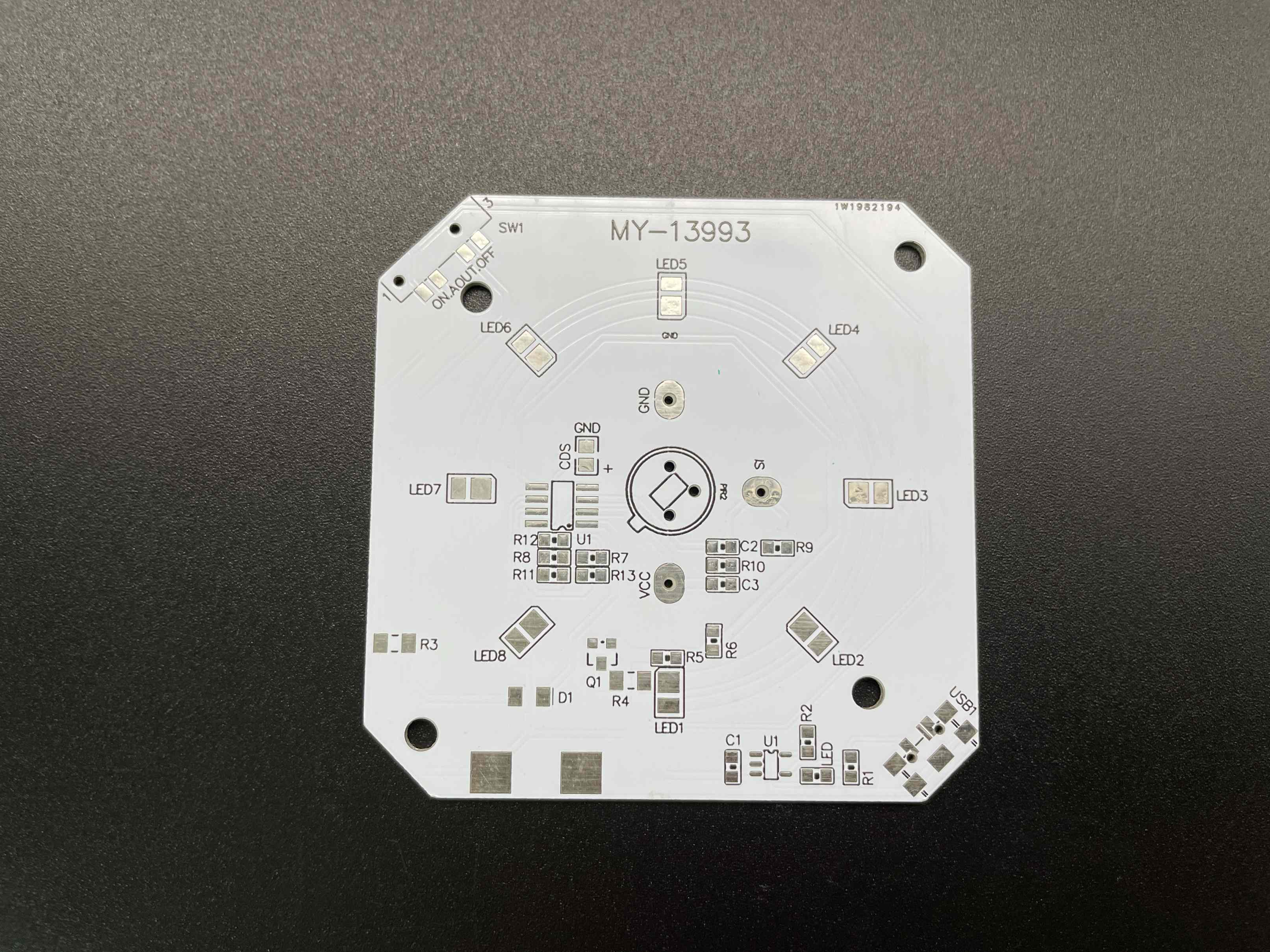Aluminum PCBs vs. Traditional FR4: A Comparative Analysis of Thermal Management